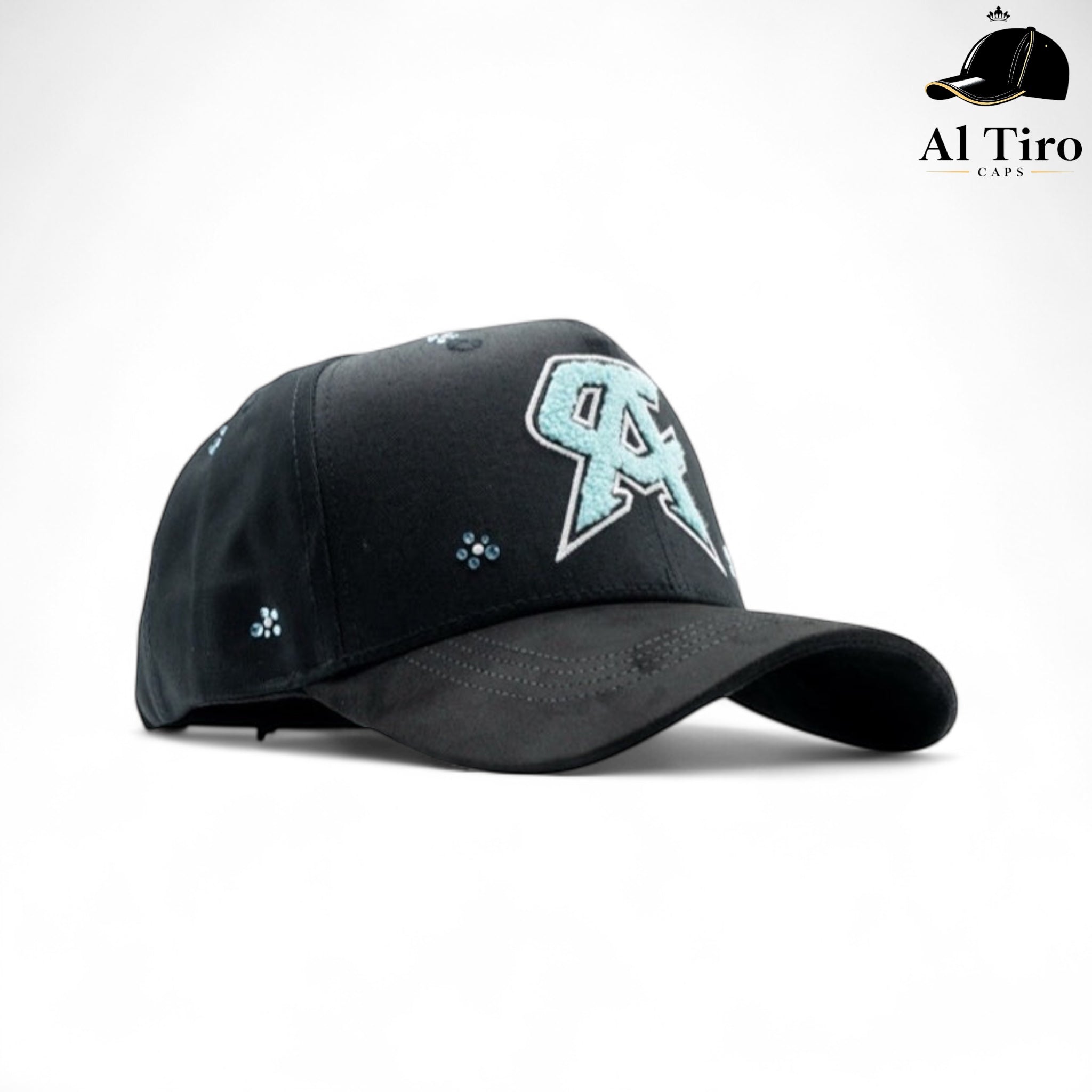 Gorra negra CA Tiffany con logotipo CA en color Tiffany blue y detalles bordados en azul claro
